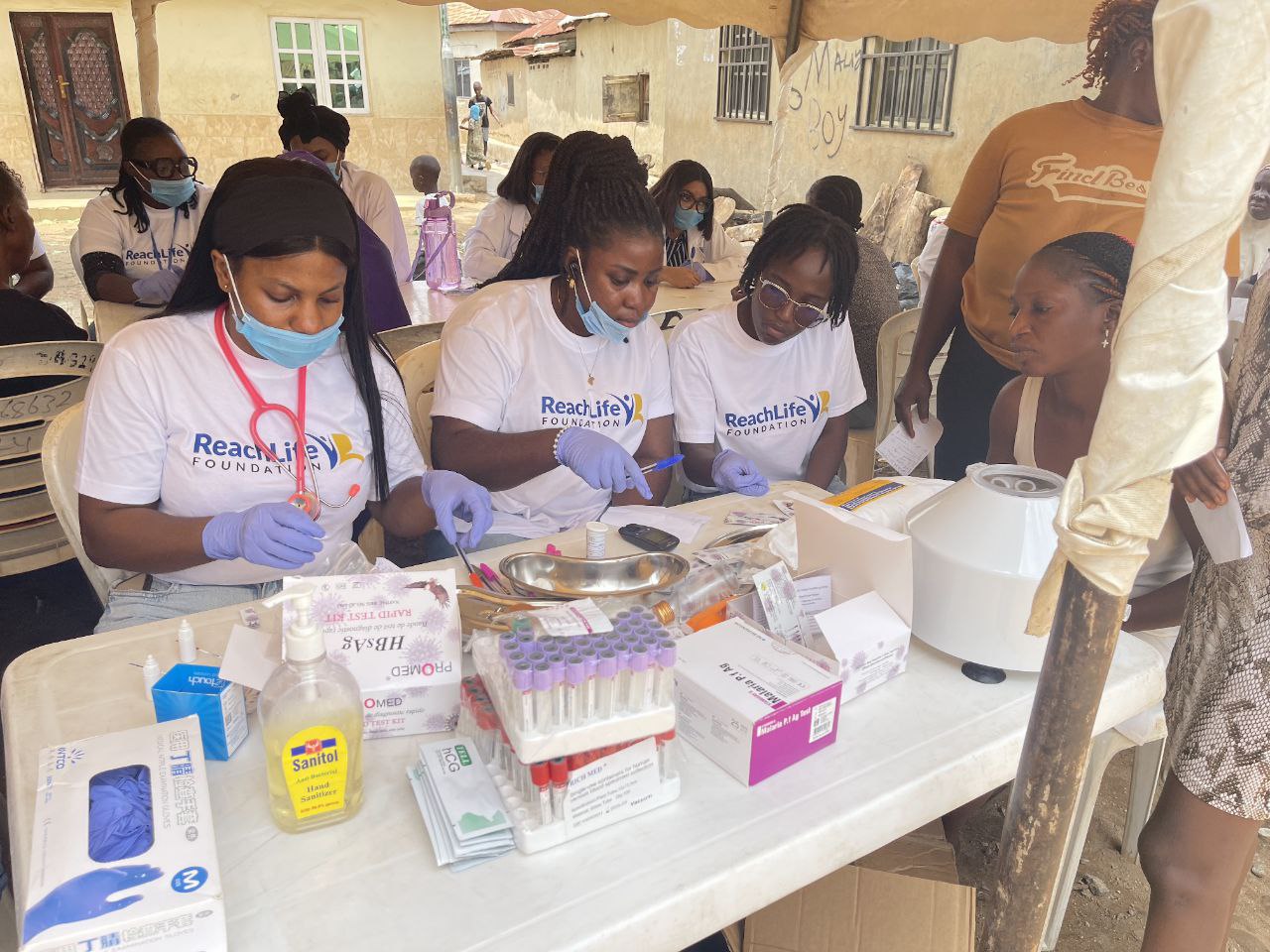 ReachLife Foundation volunteer team